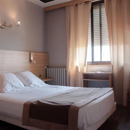 Hotel Logis Restaurant Mar I Sol Saint-Cyprien (Pyrenees-Orientales)