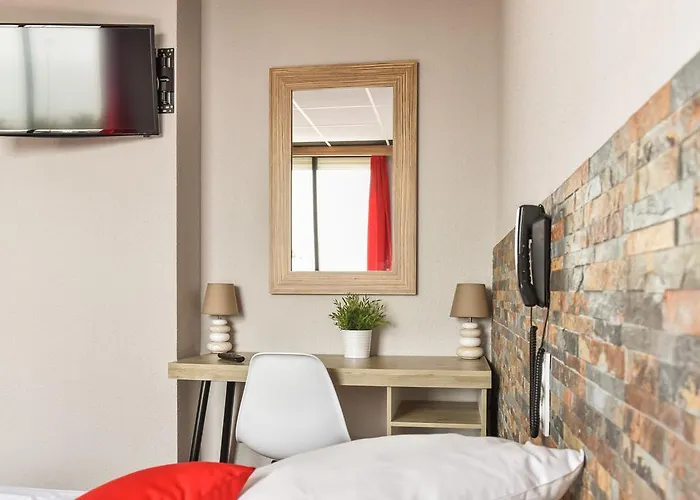 Hotel Logis Restaurant Mar I Sol Saint-Cyprien (Pyrenees-Orientales)