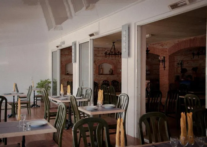 Hotel Logis Restaurant Mar I Sol 2*