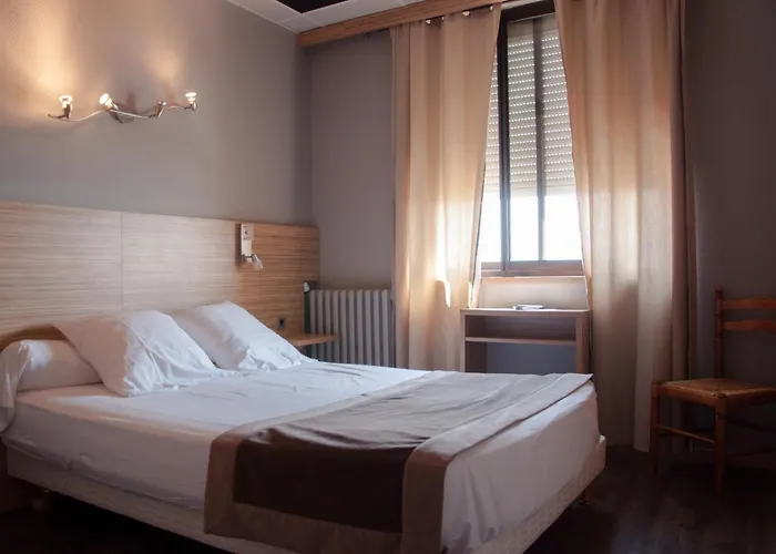 Hotel Logis Restaurant Mar I Sol Saint-Cyprien (Pyrenees-Orientales)