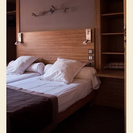 Hotel Logis Mar I Sol - Restaurant En Bord De Saint-Cyprien (Pyrenees-Orientales)
