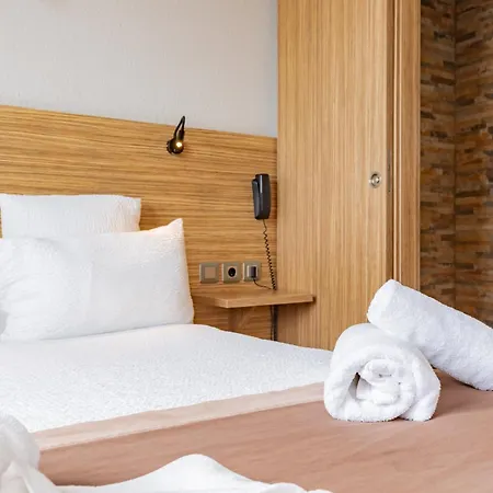 Logis Mar I Sol - Restaurant En Bord De Hotel Saint-Cyprien (Pyrenees-Orientales)