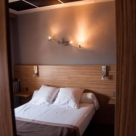 Hotel Logis Mar I Sol - Restaurant En Bord De Saint-Cyprien (Pyrenees-Orientales)