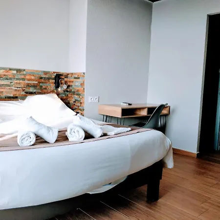 Logis Restaurant Mar I Sol ホテル 2*